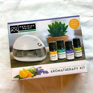 NWT Portable Aromatherapy Diffuser Kit with Essential Oils